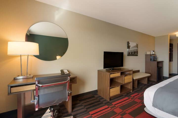 Room 10 of 29